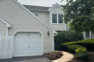 6262 Spring Knoll Dr, Harrisburg, PA 17111 - Photo 2