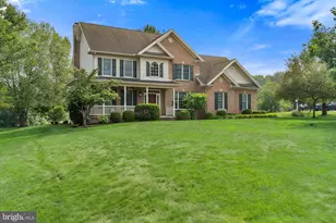 111 Crabapple Ct, Hummelstown, PA 17036 - Photo 2