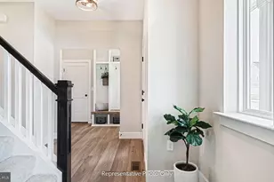 2501 Hawthorne Dr, Harrisburg, PA 17110 - Photo 2