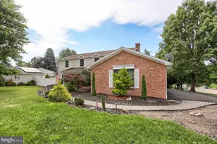 4079 Wimbledon Dr, Harrisburg, PA 17112 - Photo 8