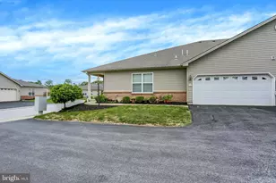 182 Meadowview Dr, Harrisburg, PA 17111 - Photo 2