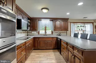 900 S Meadow Ln, Palmyra, PA 17078 - Photo 4