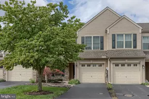 731 Creekside Dr, Hummelstown, PA 17036 - Photo 2
