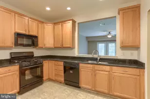 731 Creekside Dr, Hummelstown, PA 17036 - Photo 8