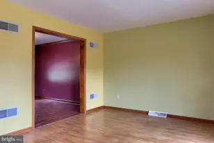 888 Sunny Hill Ln, Harrisburg, PA 17111 - Photo 18