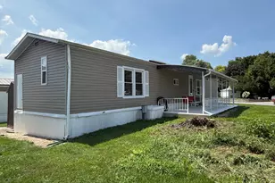 8 Hillcrest Dr, Hershey, PA 17033 - Photo 2
