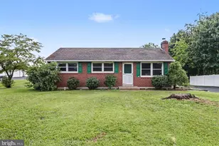 847 Shawnee Dr, Harrisburg, PA 17112 - Photo 1