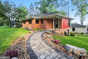 95 S Hills Dr Dr, Hershey, PA 17033 - Photo 2