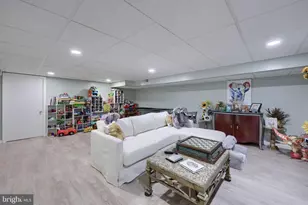 430 W Chocolate Ave, Hershey, PA 17033 - Photo 12