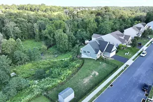 2015 Laura Ln, Harrisburg, PA 17110 - Photo 4
