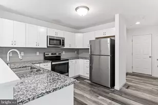 4625 Hamlin Ln, Harrisburg, PA 17110 - Photo 4