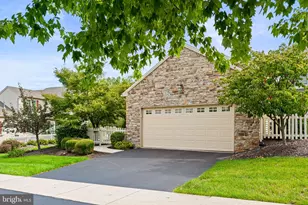 2271 Southpoint Dr, Hummelstown, PA 17036 - Photo 2