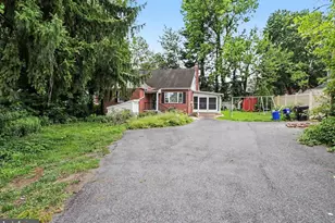 2437 Parkway Blvd, Harrisburg, PA 17103 - Photo 2