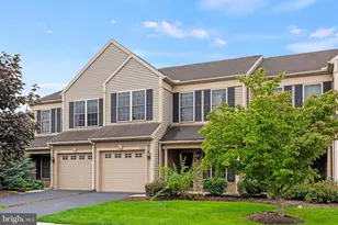 2082 Deer Run Dr, Hummelstown, PA 17036 - Photo 2