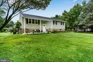 15 Parkside Dr, Hummelstown, PA 17036 - Photo 1