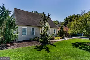 8 W Christopher Ct, Hummelstown, PA 17036 - Photo 4