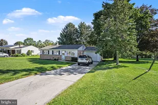 1141 Fairmont Dr, Harrisburg, PA 17112 - Photo 4