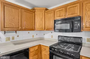 27 Edgewater Dr, Middletown, PA 17057 - Photo 12