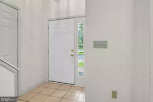 27 Edgewater Dr, Middletown, PA 17057 - Photo 6