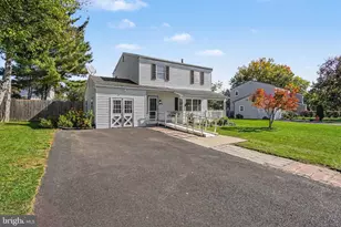 293 Sweetbriar Dr, Harrisburg, PA 17111 - Photo 2