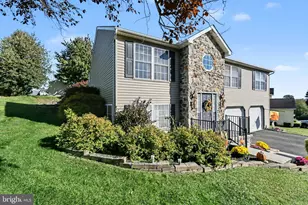 1330 Fox Hollow Dr, Harrisburg, PA 17113 - Photo 2