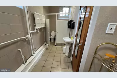 1712 W Providence Avenue, Chester, PA 19013 - Photo 32