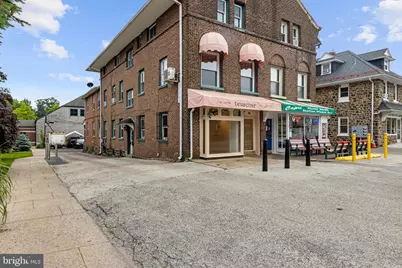 240 E Lancaster Avenue #RETAIL UNIT, Wayne, PA 19087 - Photo 2