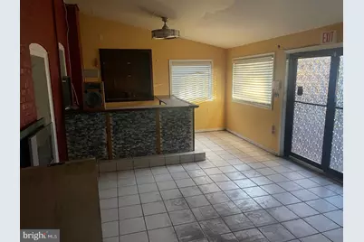 327 Highland Avenue, Chester, PA 19013 - Photo 6