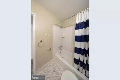 100 E Glenolden Avenue #R-18, Glenolden, PA 19036 - Photo 8