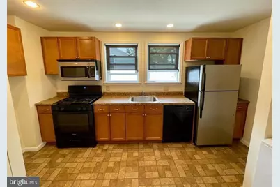 122 W Lancaster Avenue, Wayne, PA 19087 - Photo 2