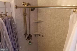 1024 Oakwood Dr, Glenolden, PA 19036 - Photo 18