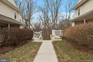 75 Bayberry Ct, Glen Mills, PA 19342 - Photo 2