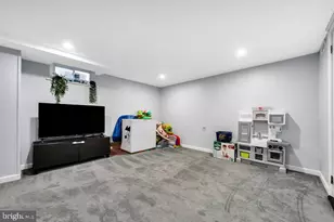 945 Fariston Dr, Drexel Hill, PA 19026 - Photo 24