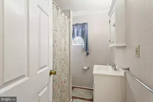 26 Green Ln, Aston, PA 19014 - Photo 14