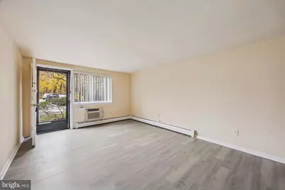 100 E Glenolden Avenue #D-14, Glenolden, PA 19036 - Photo 2