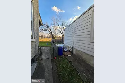 319 E 20th Street, Chester, PA 19013 - Photo 4