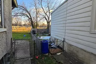 319 E 20th St, Chester, PA 19013 - Photo 4