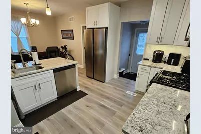 404 W Wayne Avenue, Wayne, PA 19087 - Photo 2