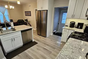 404 W Wayne Ave, Wayne, PA 19087 - Photo 2