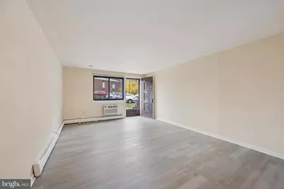 100 E Glenolden Avenue #D-17, Glenolden, PA 19036 - Photo 2