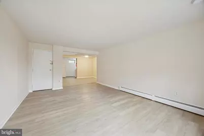 100 E Glenolden Avenue #D-17, Glenolden, PA 19036 - Photo 4