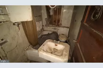 1233 Clover Lane, Chester, PA 19013 - Photo 18