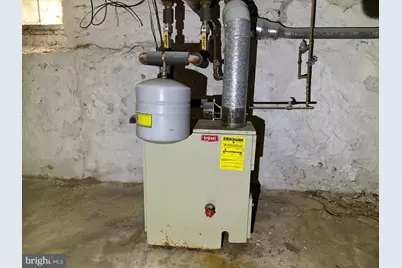 23 E Mowry Street, Chester, PA 19013 - Photo 14