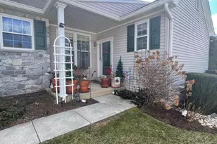 406 Hunting Card Ln, Glen Mills, PA 19342 - Photo 2