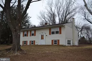 1625 Hillcrest Ln, Aston, PA 19014 - Photo 2