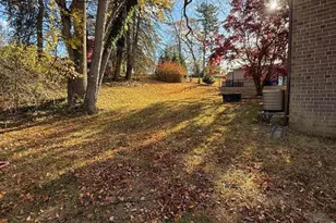 6 Grove Ln, Broomall, PA 19008 - Photo 6