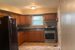 1021 E Williams Cir, Chester, PA 19013 - Photo 6