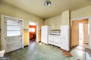 33 S Woodlawn Ave, Aldan, PA 19018 - Photo 6