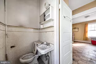 33 S Woodlawn Ave, Aldan, PA 19018 - Photo 12