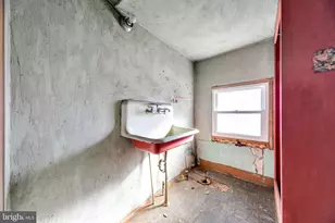 33 S Woodlawn Ave, Aldan, PA 19018 - Photo 30